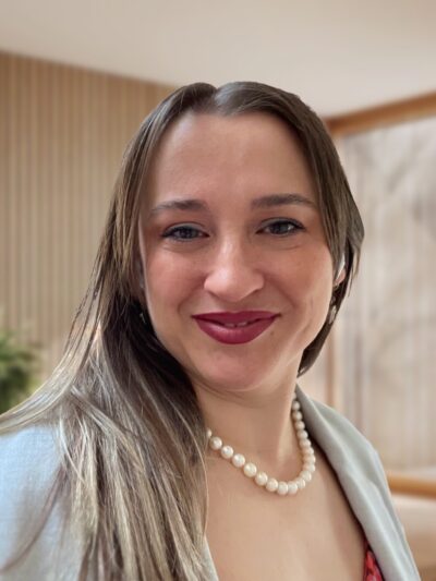 Juliette Bauer – Head Shot
